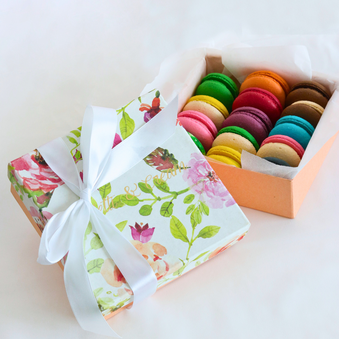 Gift box of 15 macarons